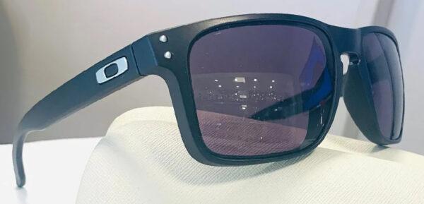 Oakley Preto - Imagem 2